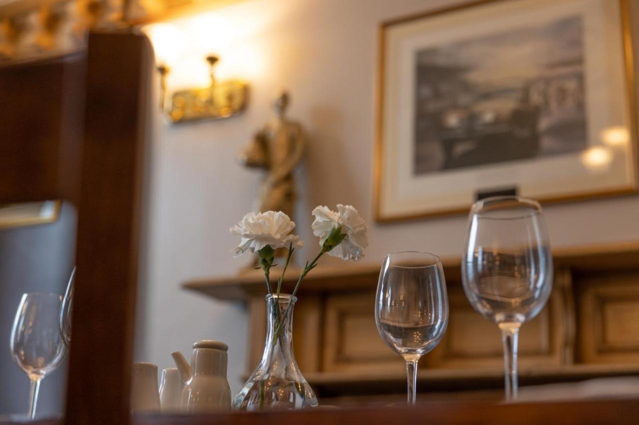 Castle Hotel Haverfordwest Esterno foto